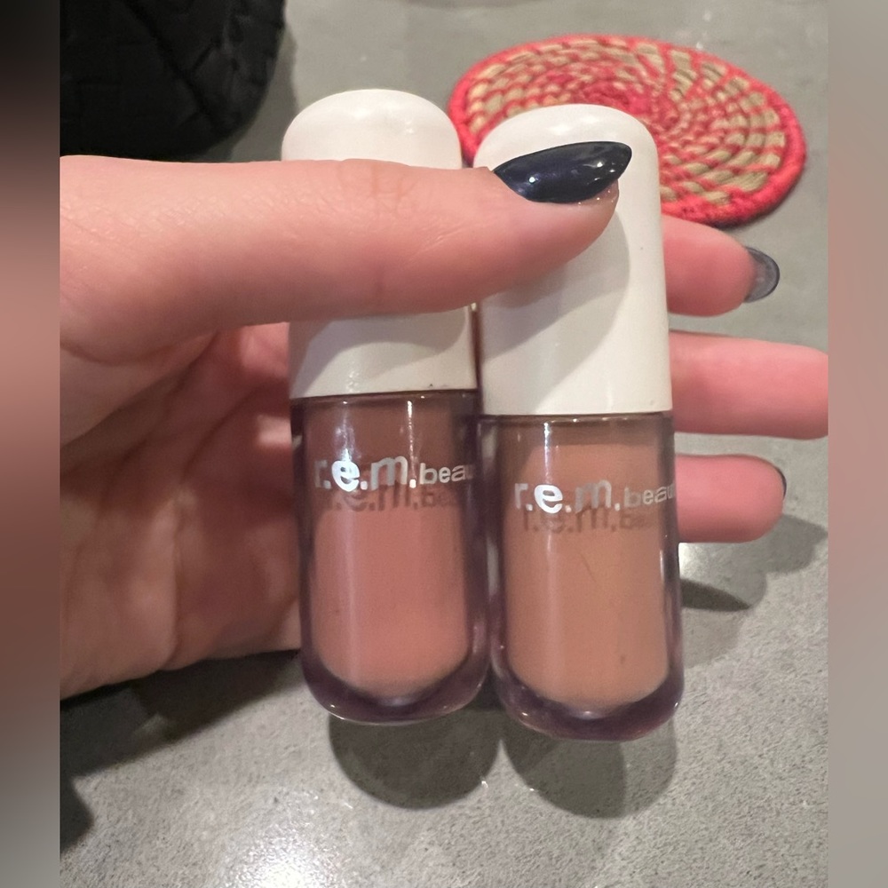 REM beauty liquid eyeshadows in BRB and NVM